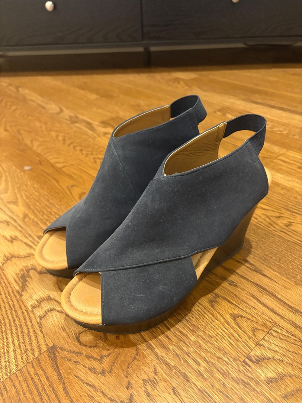 Kenneth Cole Reaction Navy Open-Toe Suede Wedge Sandals